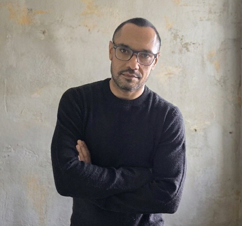 Taran Aujla, Salesperson